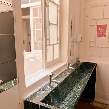Safestay Bairro Alto Albergue