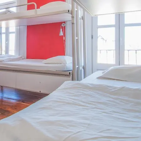 Safestay Bairro Alto Albergue *