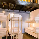 Safestay Bairro Alto Хостел Лісабон