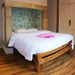 Хостел Safestay Bairro Alto Лісабон